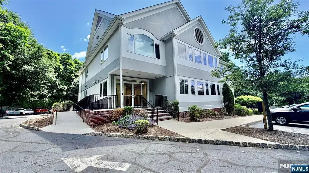 600 Godwin Avenue 6, Midland Park