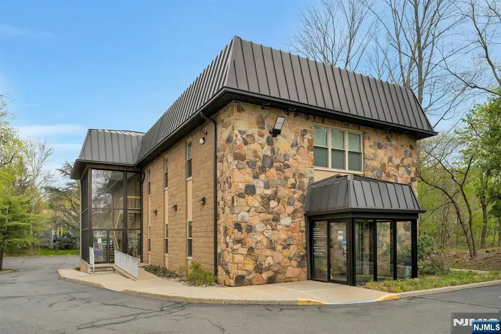 450 Hamburg Turnpike, Wayne