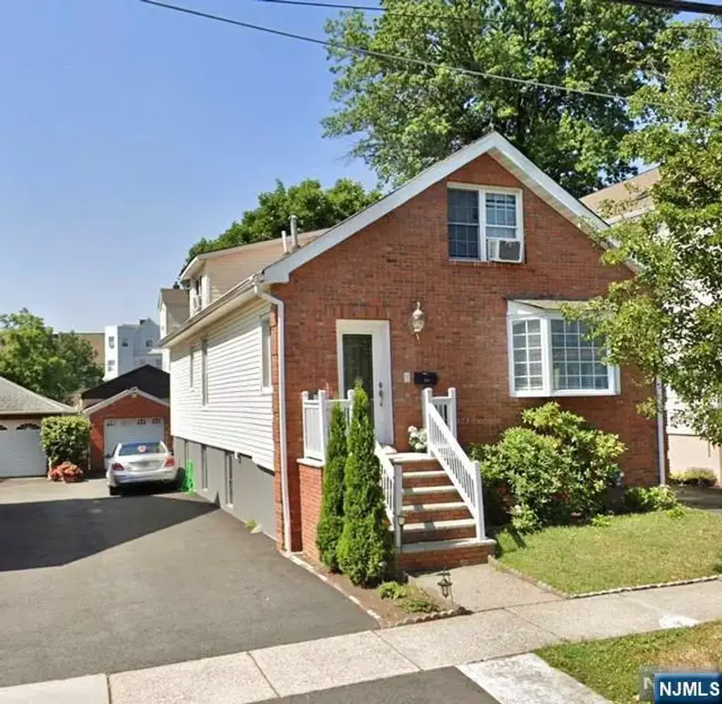 214 Columbus Place, Cliffside Park