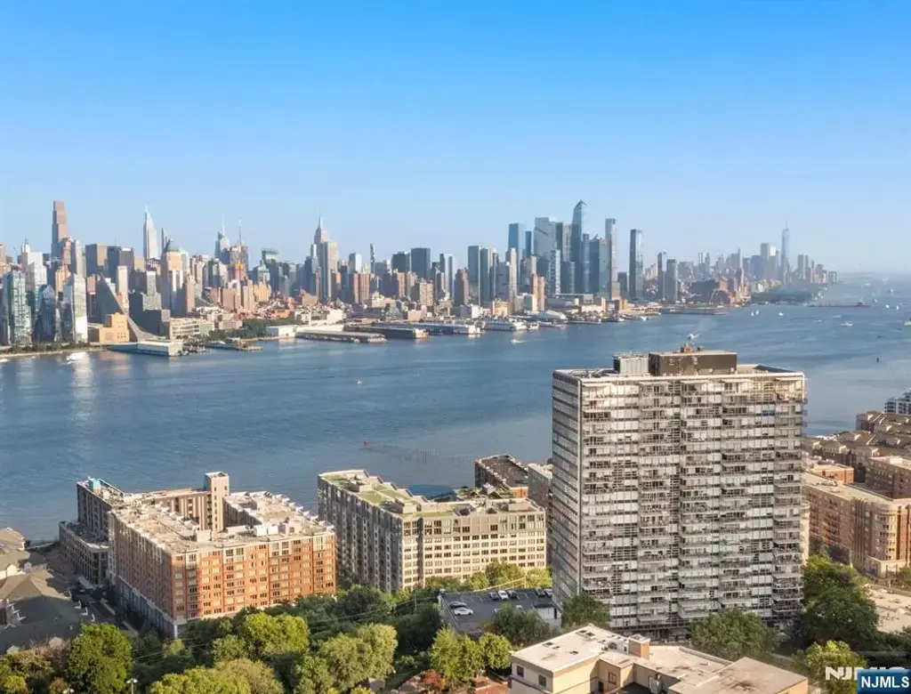 6050 Boulevard East 22gh, West New York