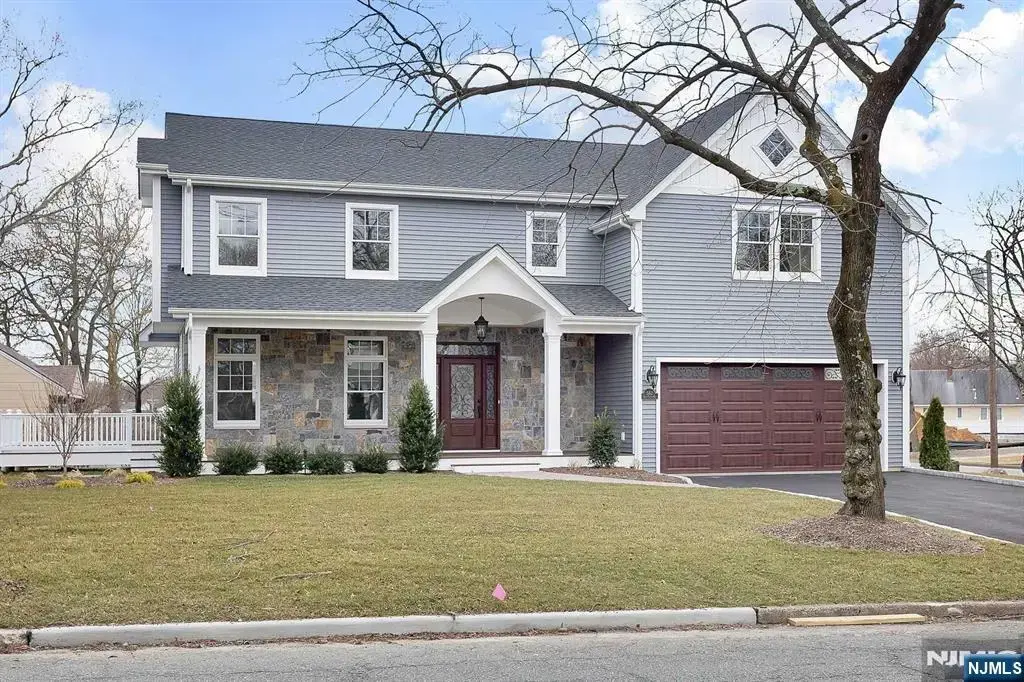 582 Green Valley, Paramus