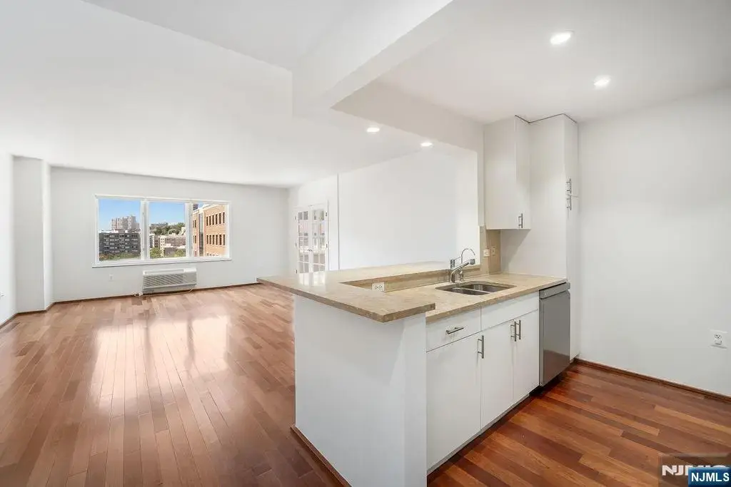 2305 City Place, Edgewater