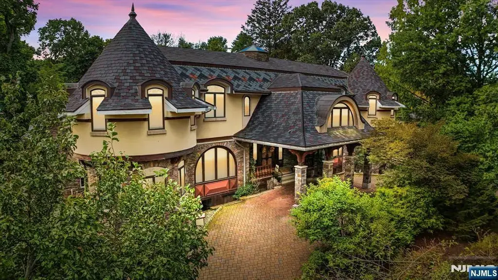 296 Durie Avenue, Closter