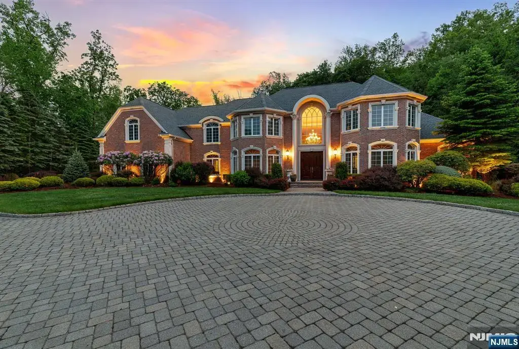 68 Brams Hill Drive, Mahwah