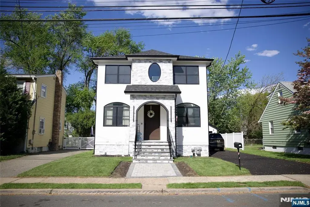 271 Bergen Boulevard, Woodland Park