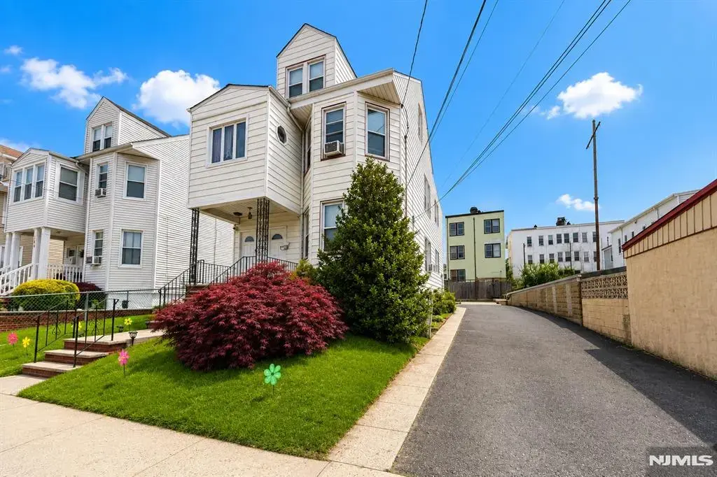 162 Highland Avenue, Kearny