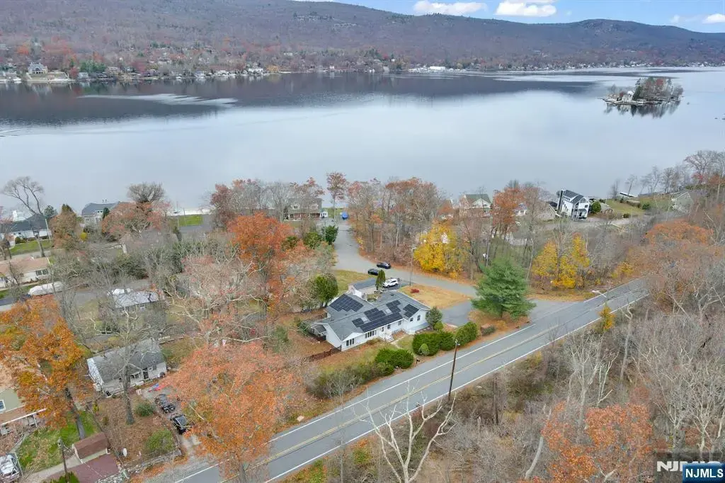 699 Shore Road, West Milford