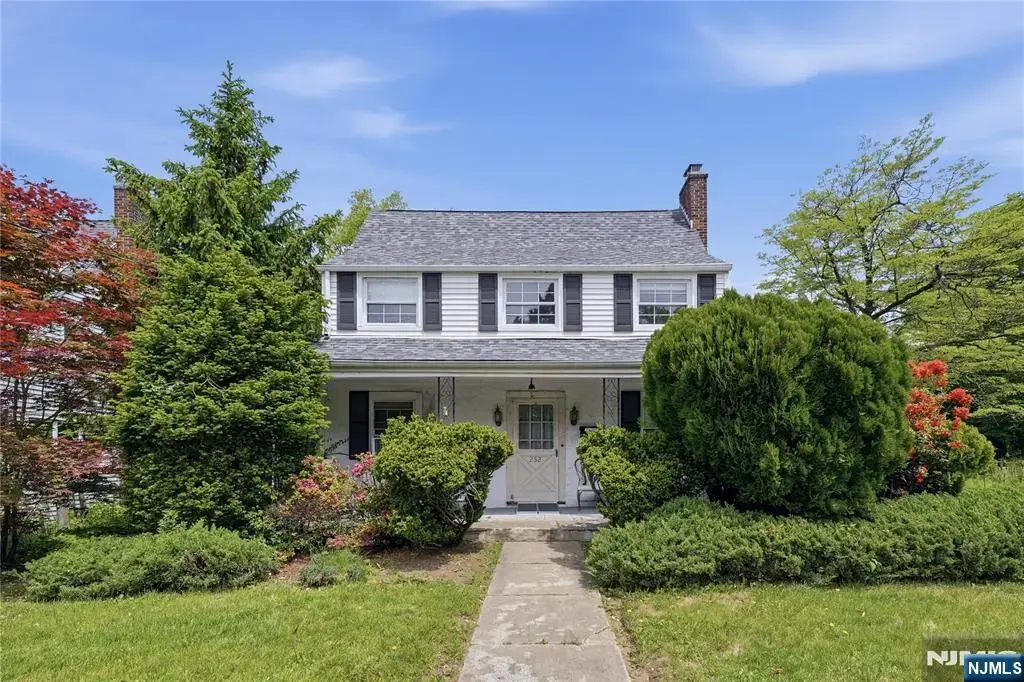 252 Washington Avenue, Westwood