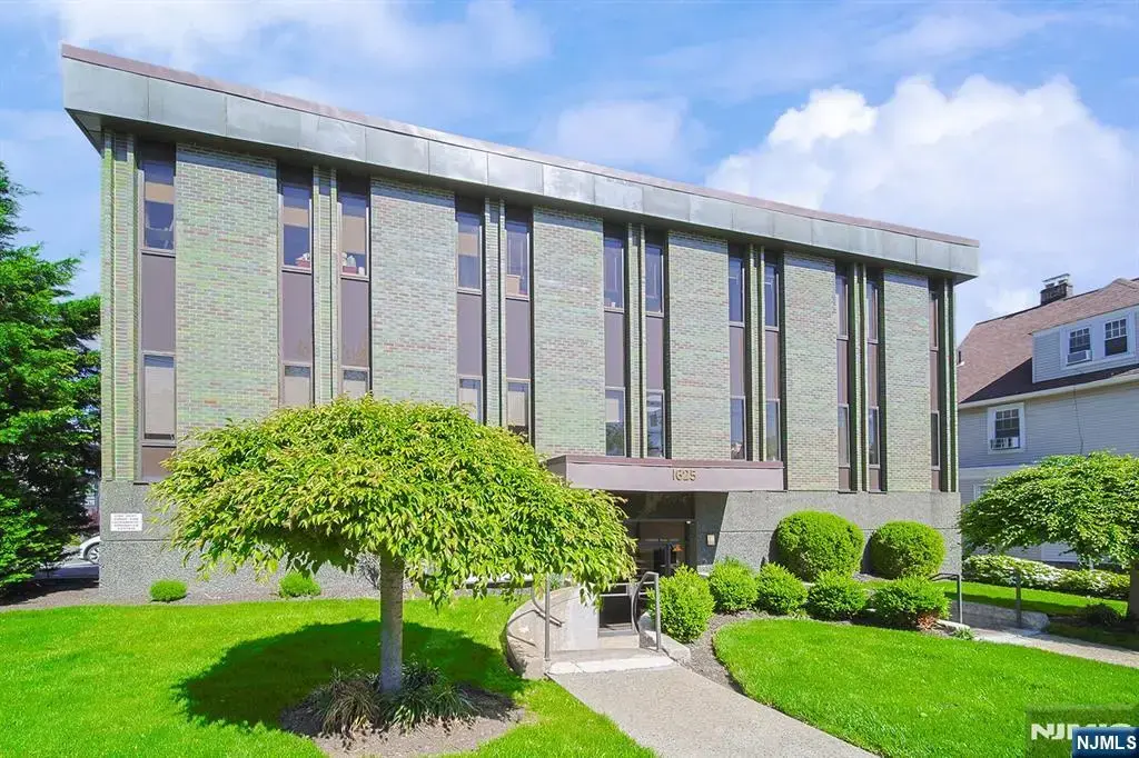 1625 Anderson Avenue 204, Fort Lee