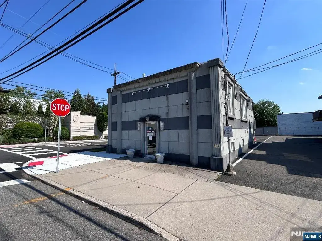 150 Rea Avenue, Hawthorne