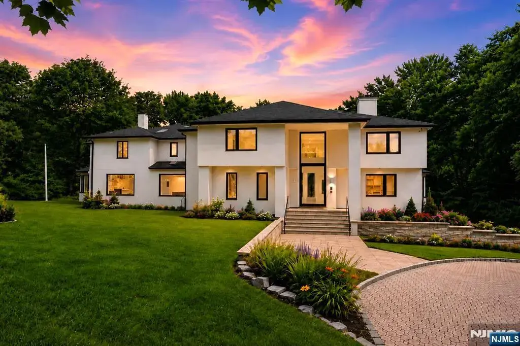 1 Lambs Lane, Cresskill