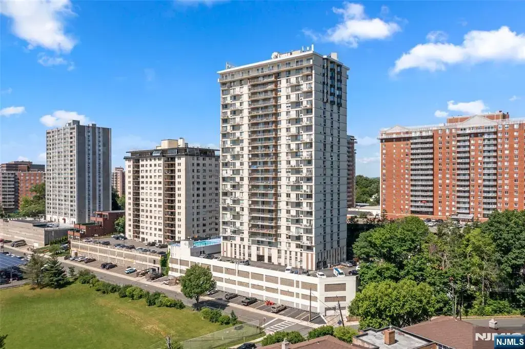 160 Overlook Avenue 2c, Hackensack