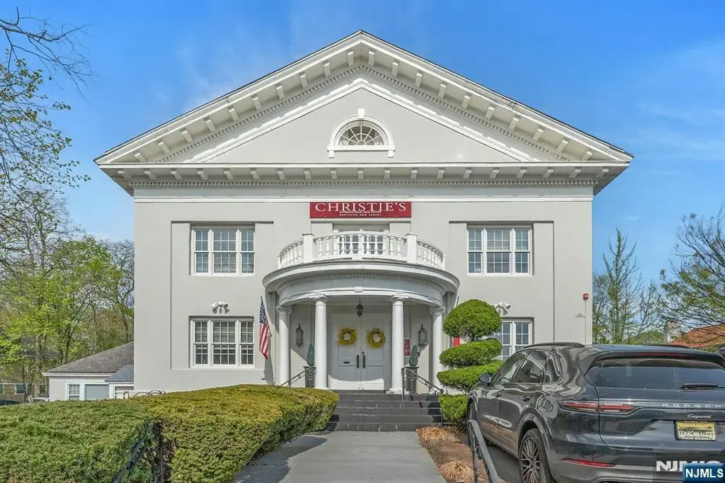 40 Ridgewood Avenue, Ridgewood