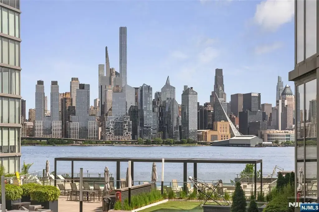 9 Ave At Port Imperial 414, West New York