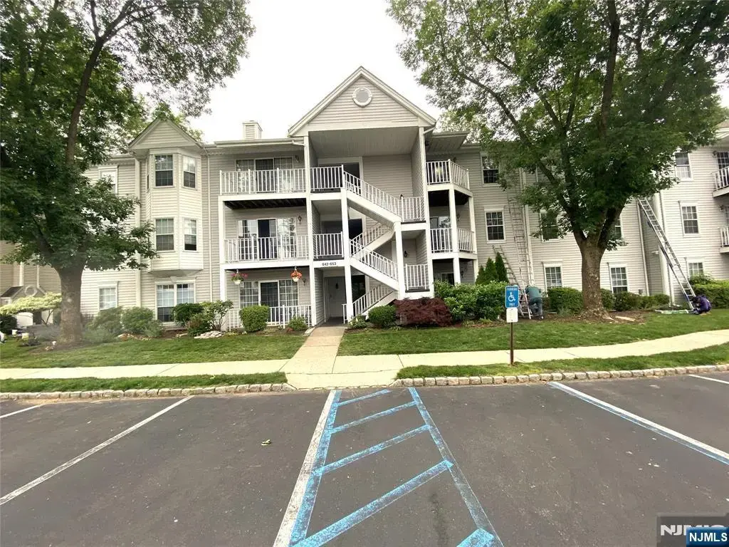 643 Plum Terrace, Mahwah