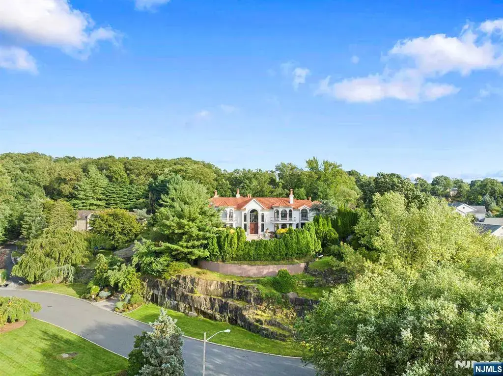 142 Hoover Drive, Cresskill