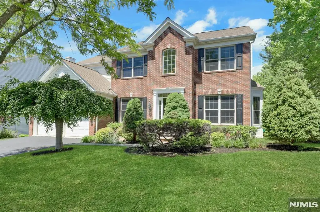 81 Lafayette Circle, Totowa