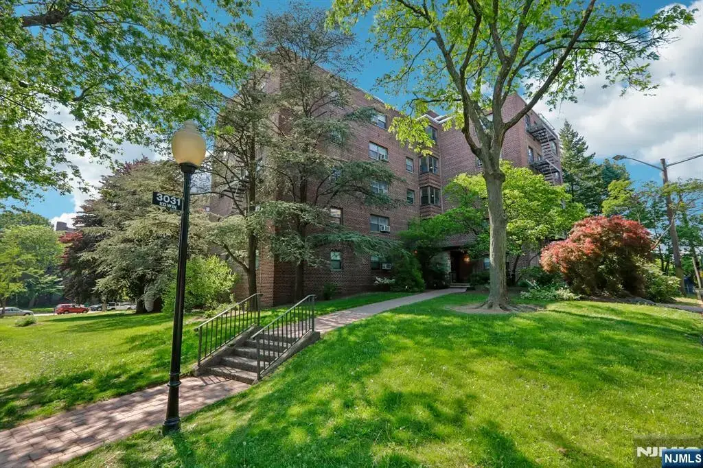 3031 Edwin Avenue 4h, Fort Lee