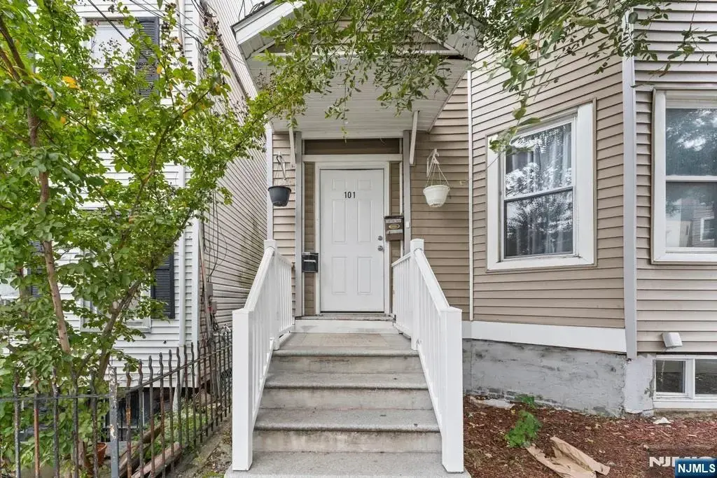101 Lafayette, Paterson