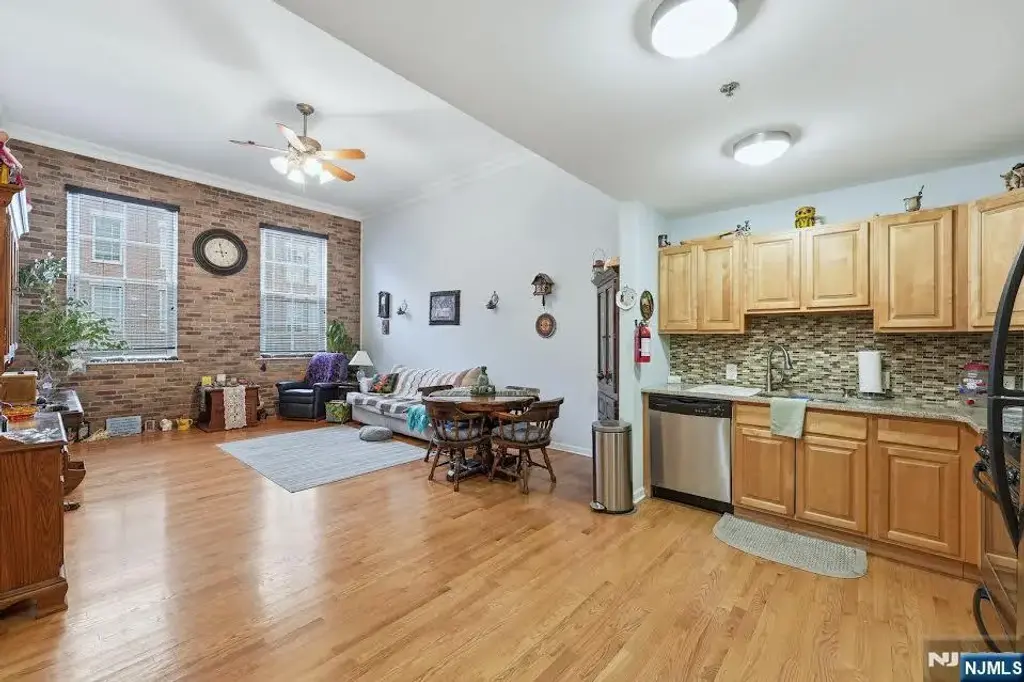 19 Market 205, Paterson