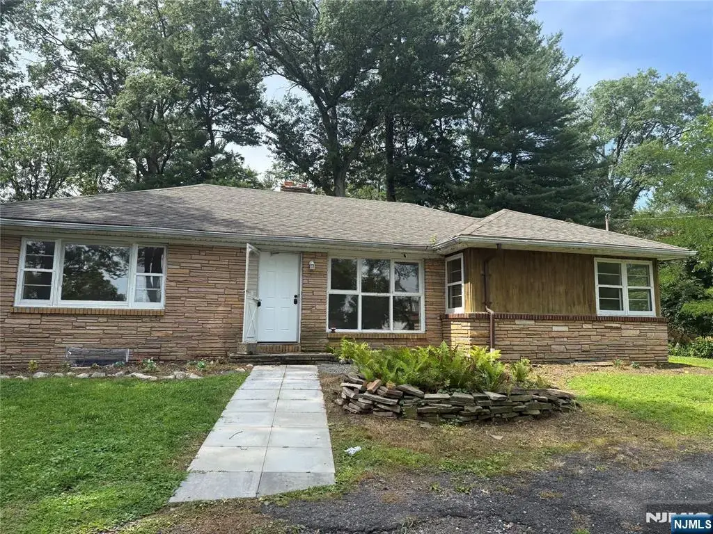 166 Midwood, Paramus