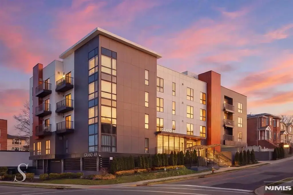48 Grand 103, Palisades Park