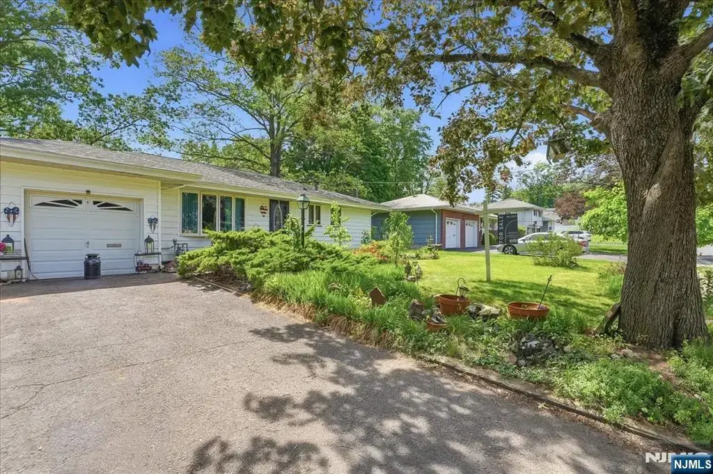 160 Hayes Avenue, Clark
