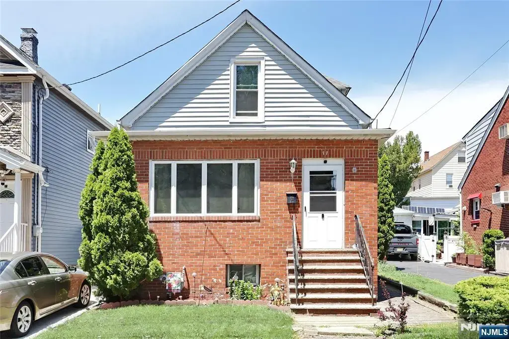 77 Columbus Avenue, Garfield