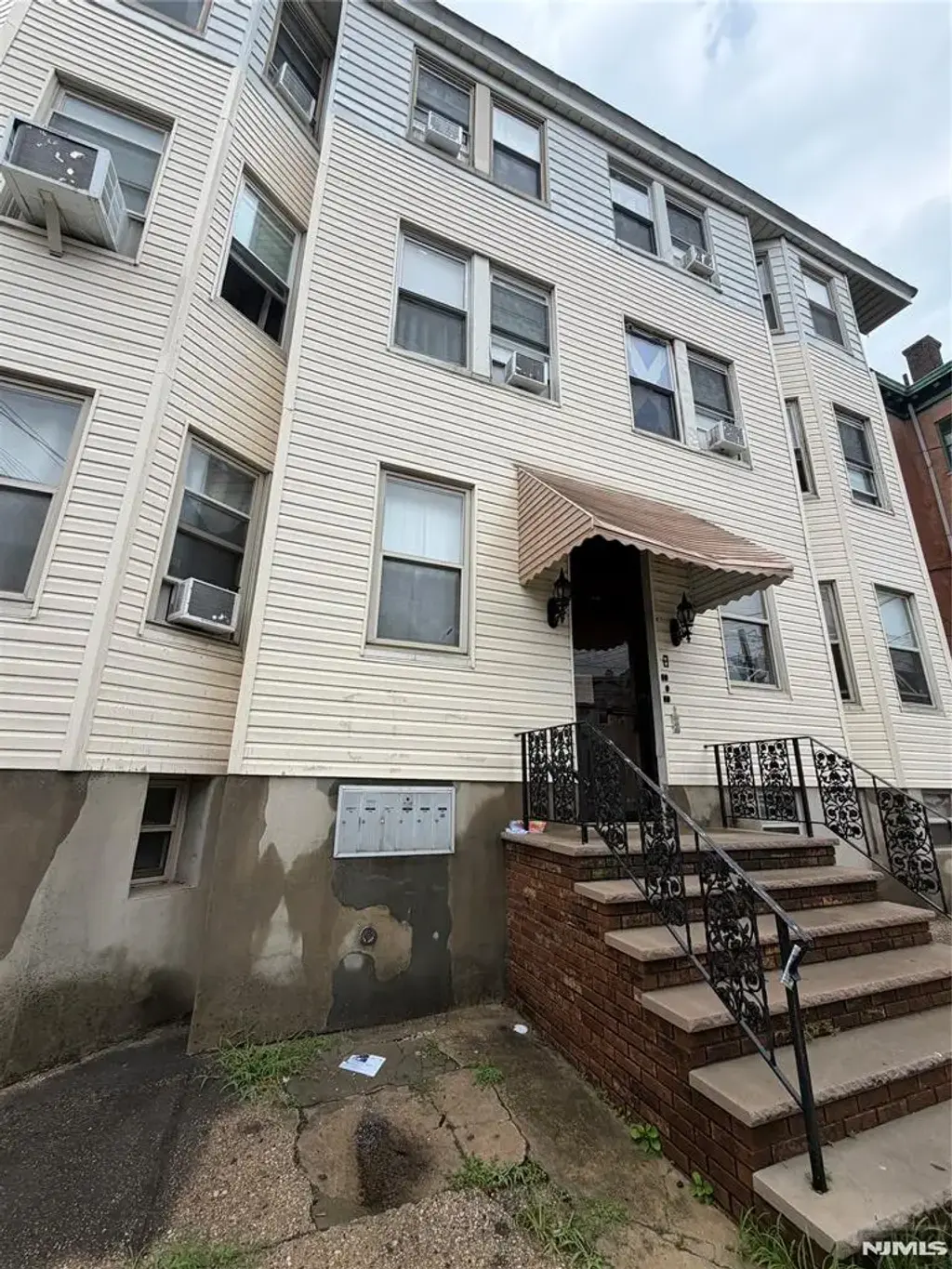 103-105 Devon 1r, Kearny