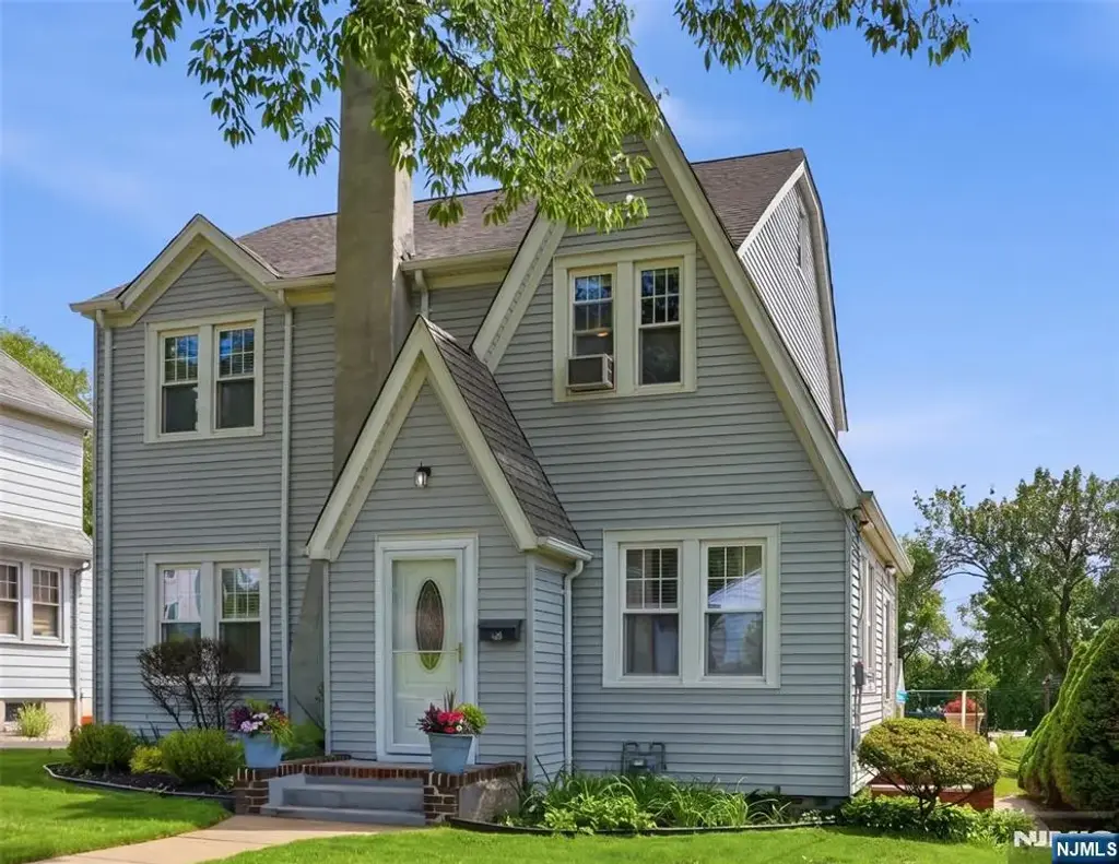 88 Lindbergh Boulevard, Teaneck