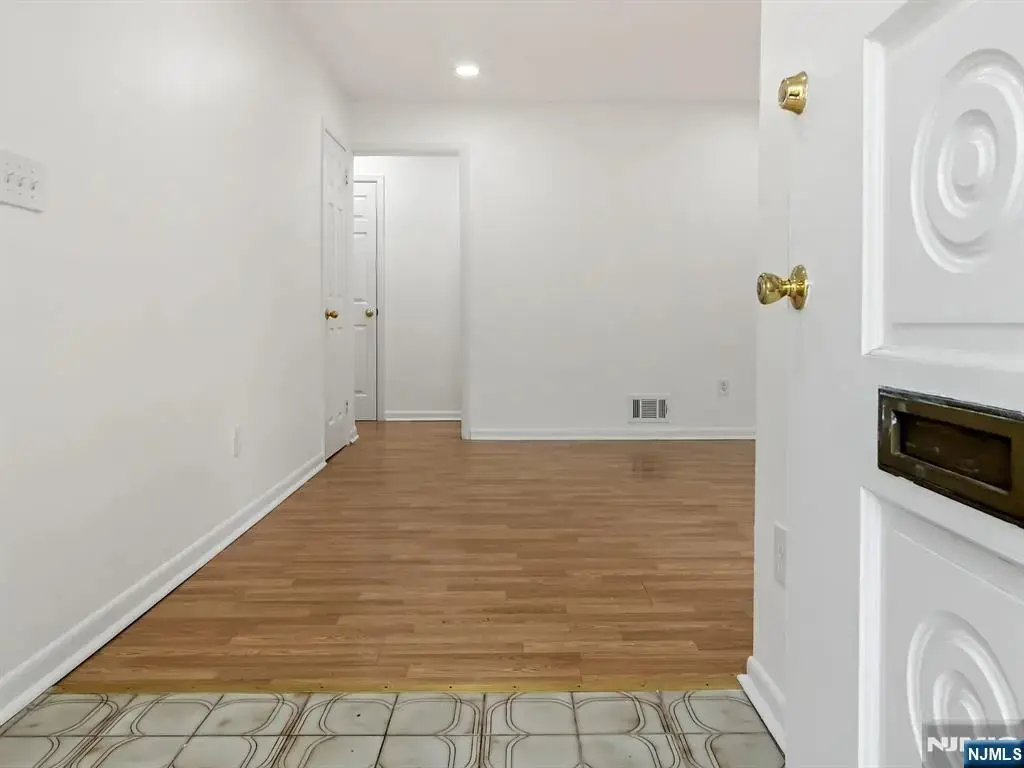 168 County, Cresskill
