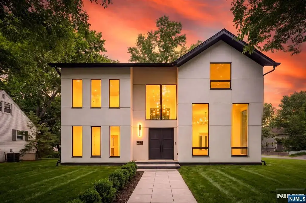 648 Falmouth Avenue, Paramus