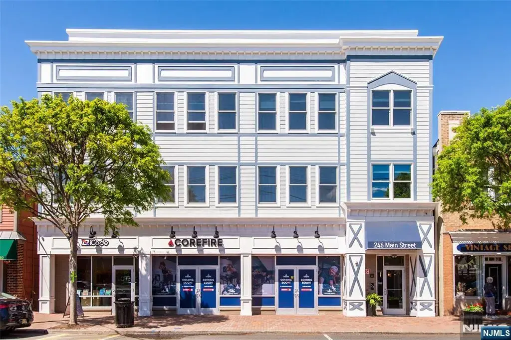 246 Main 303, Chatham Borough