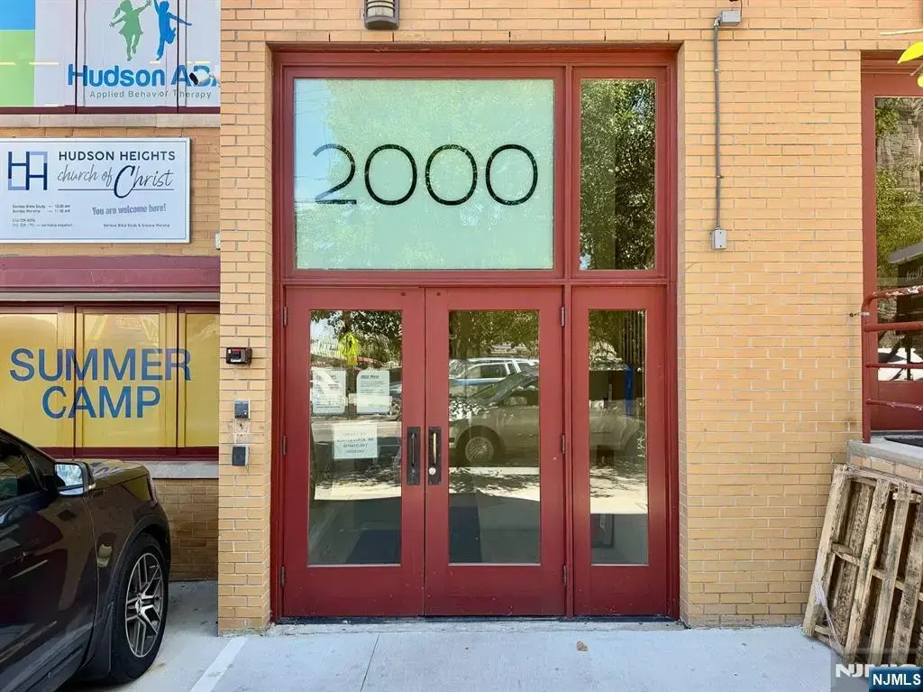 2000 West, Union City