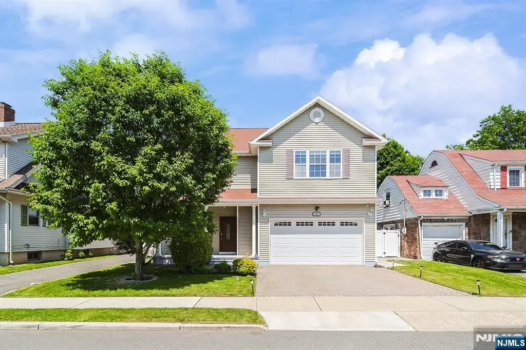 17 E Fairmount Avenue, Maywood