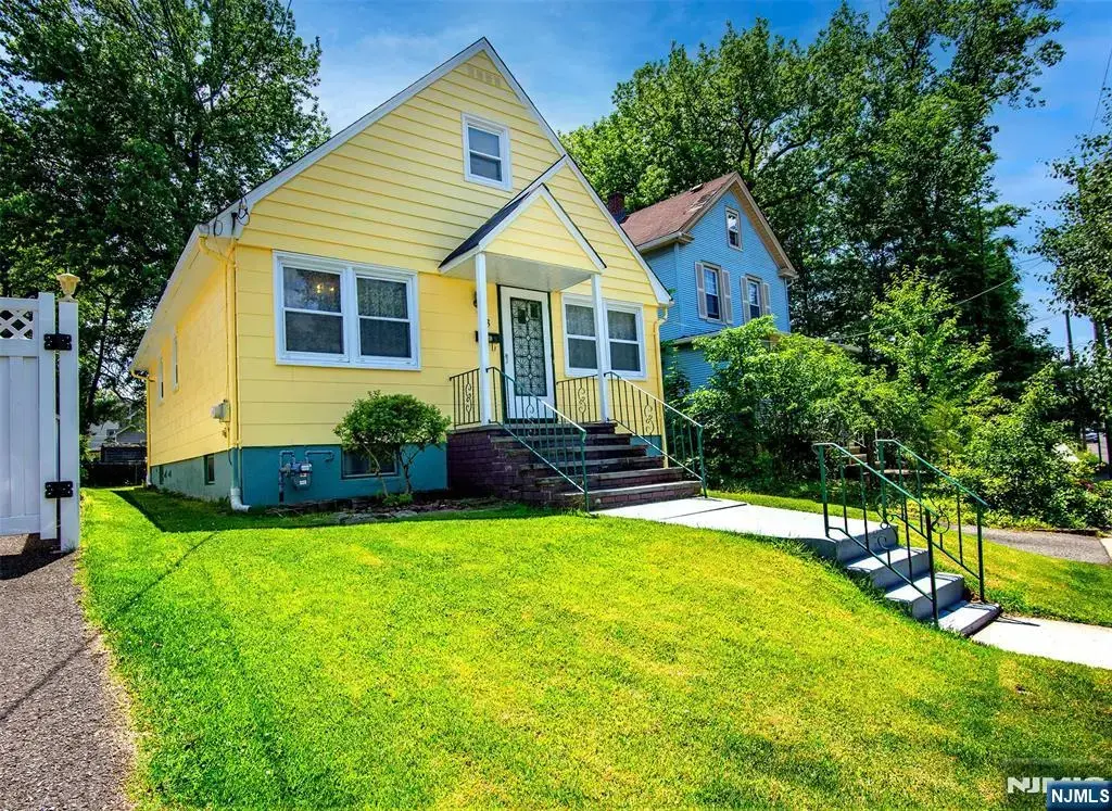 53 Sunnyside Avenue, Dumont