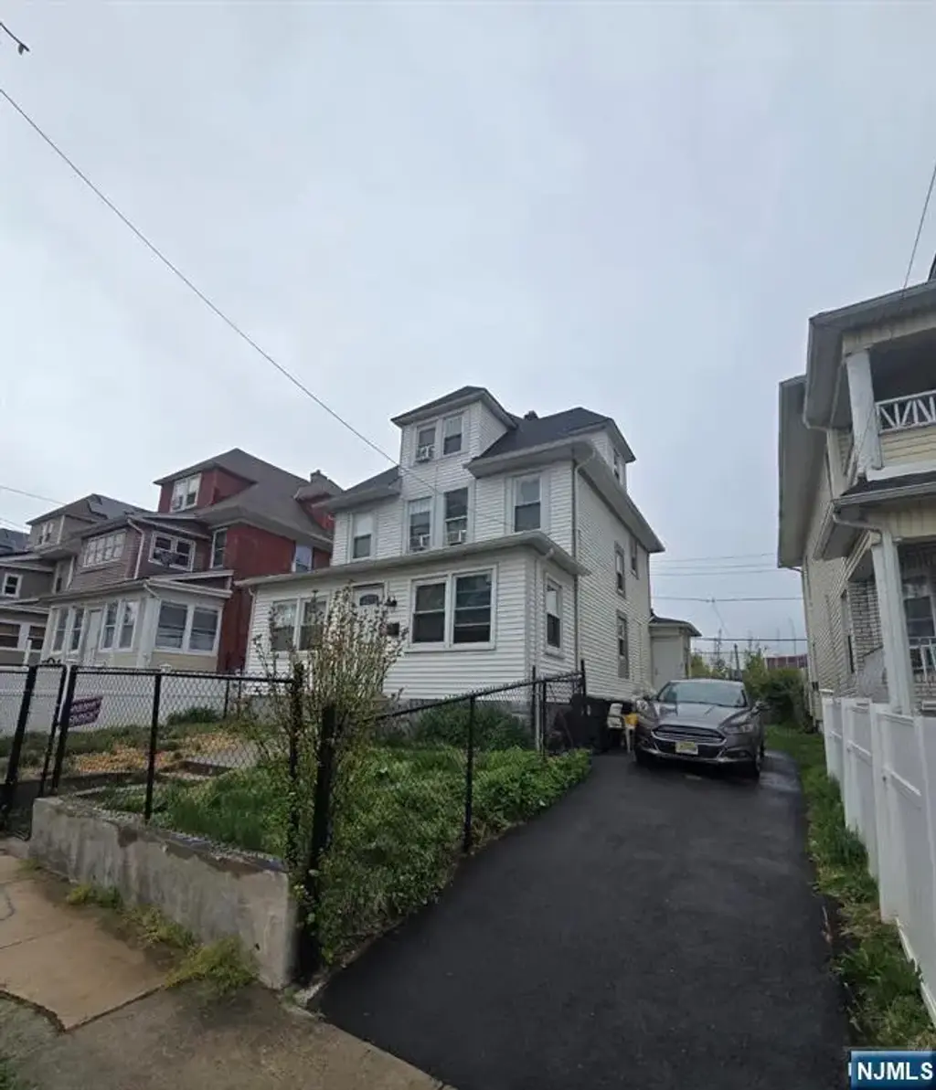 9 White Terrace, Newark