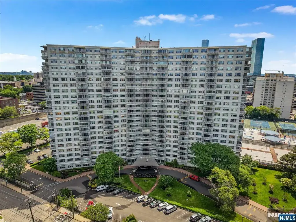 2100 Linwood 3e, Fort Lee