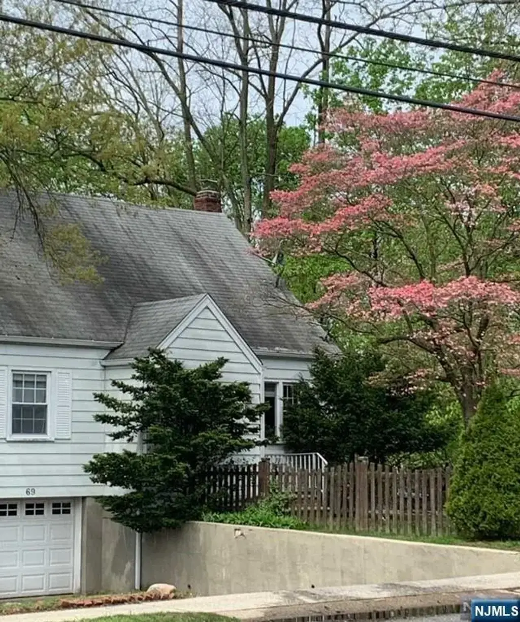 69 County, Cresskill