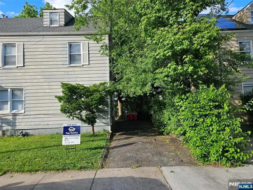 281 Marion Avenue, Cliffside Park