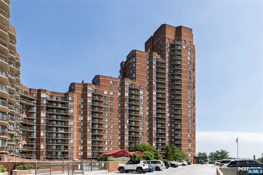 2105 Harmon Cove Tower, Secaucus