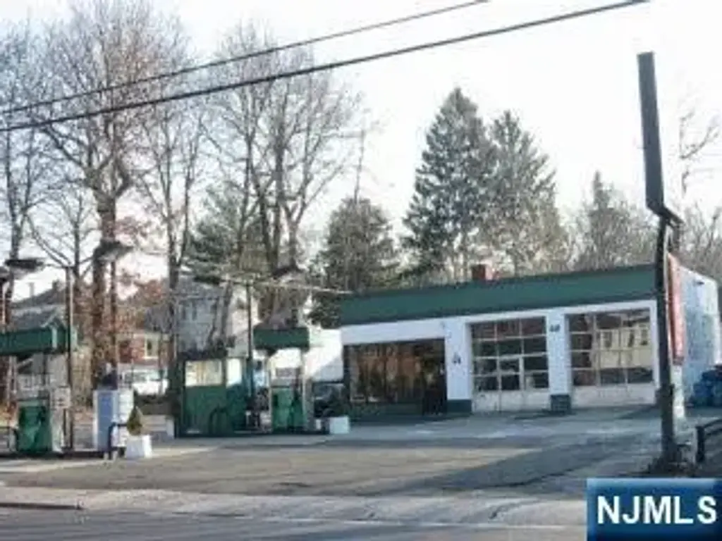 441 Broad Avenue, Leonia
