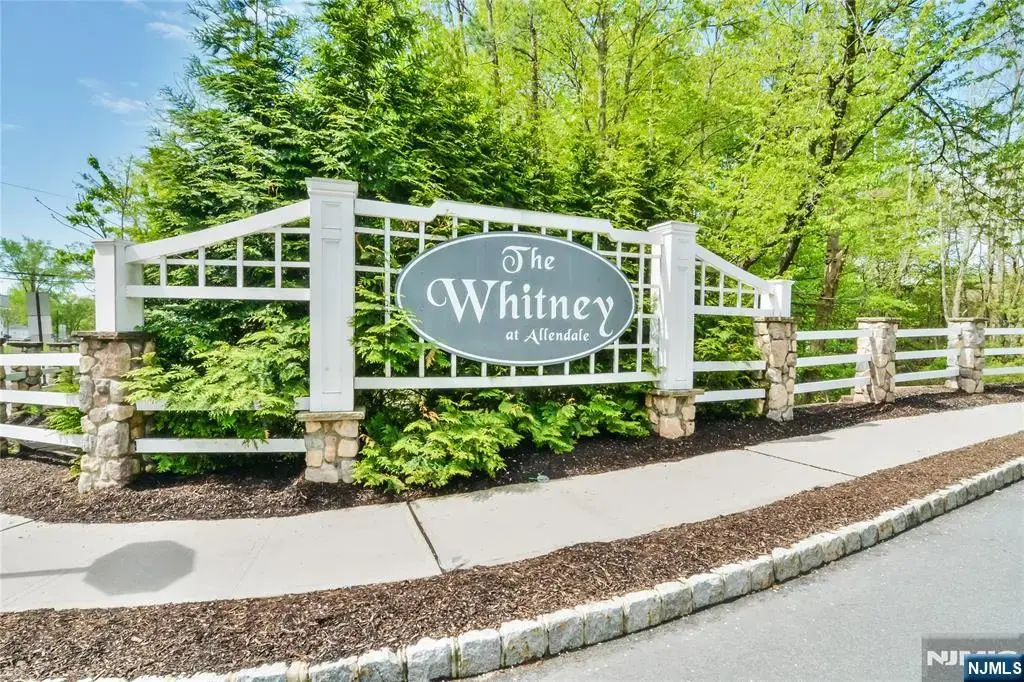 2102 Freeman 2102, Allendale