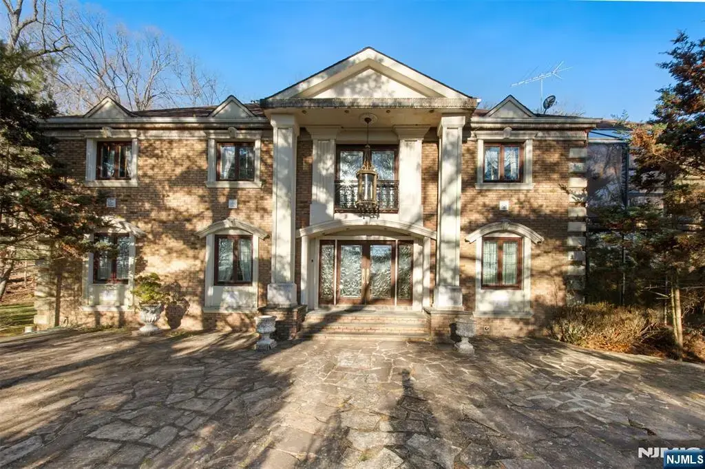 12 E Saddle River Road, Saddle River