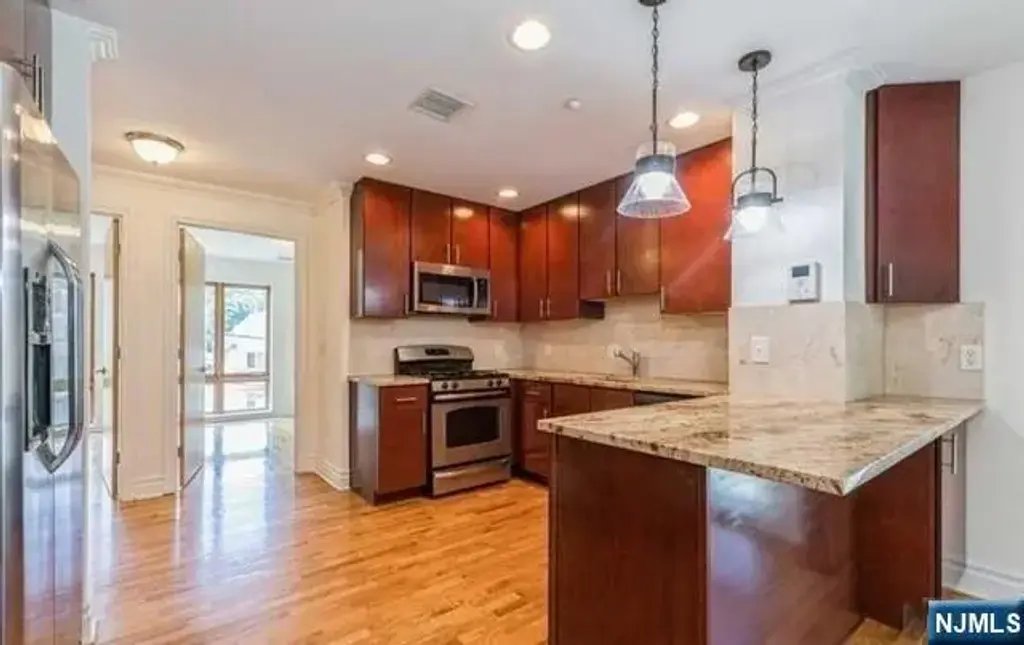 17 Meadow 302, Rutherford
