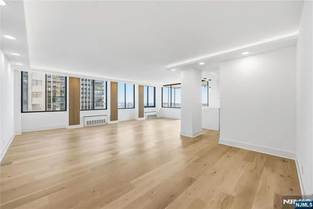 300 Winston 2617, Cliffside Park