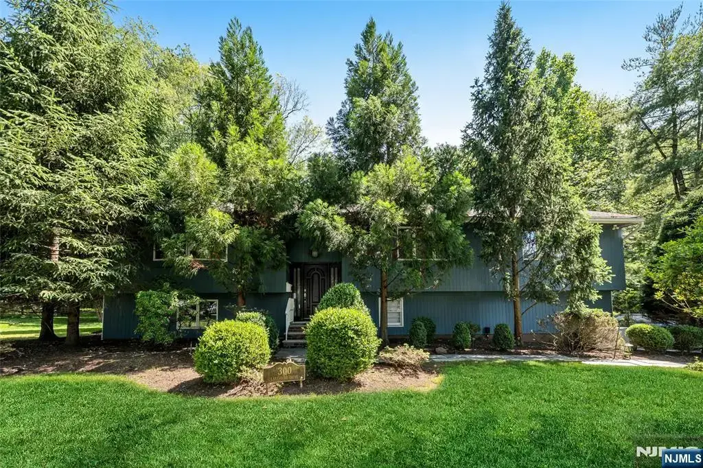 300 Lake Shore Drive, Haworth