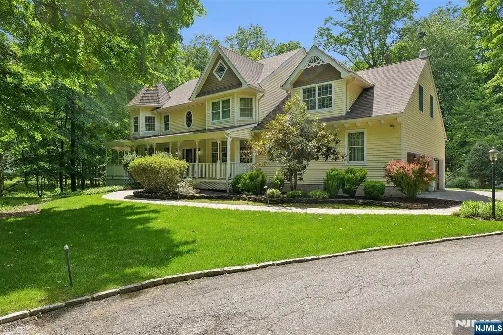 519 E Saddle River Road, Upper Saddle River