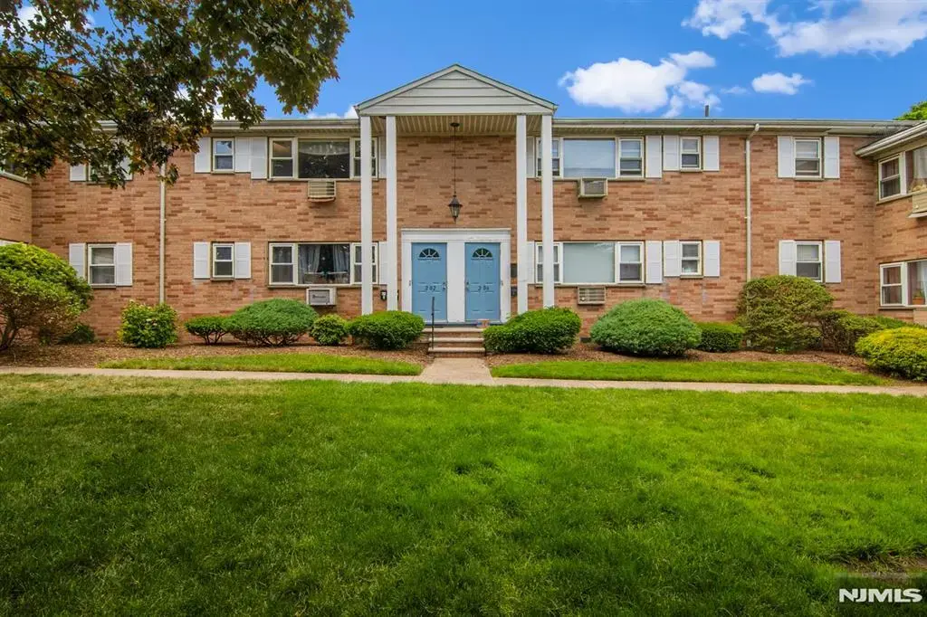 2-02 Virginia Drive 202b, Fair Lawn