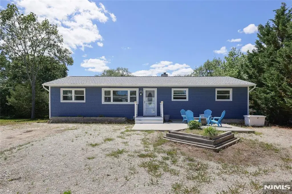832 Demont Street, Other Areas
